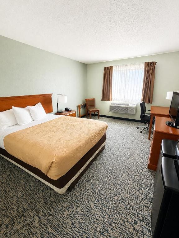 Queen Room - Non-Smoking room - Image 3