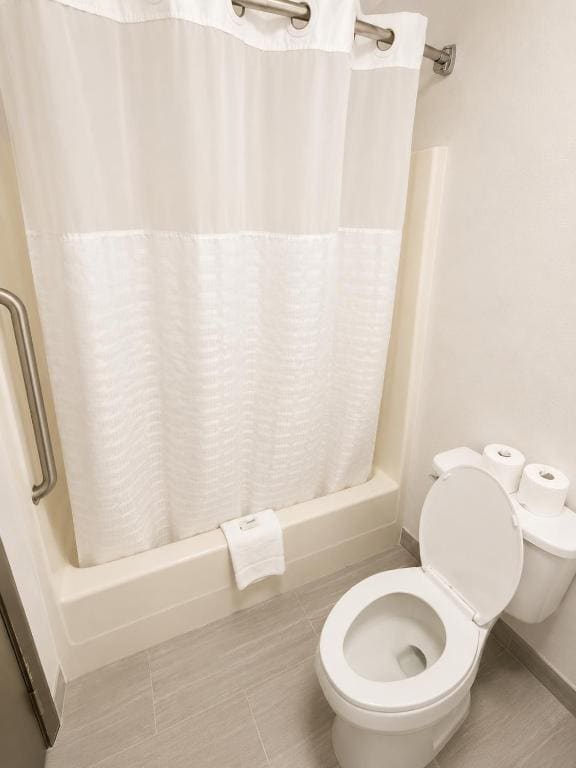 Queen Room with No Elevator Access - Non-Smoking room - Image 3