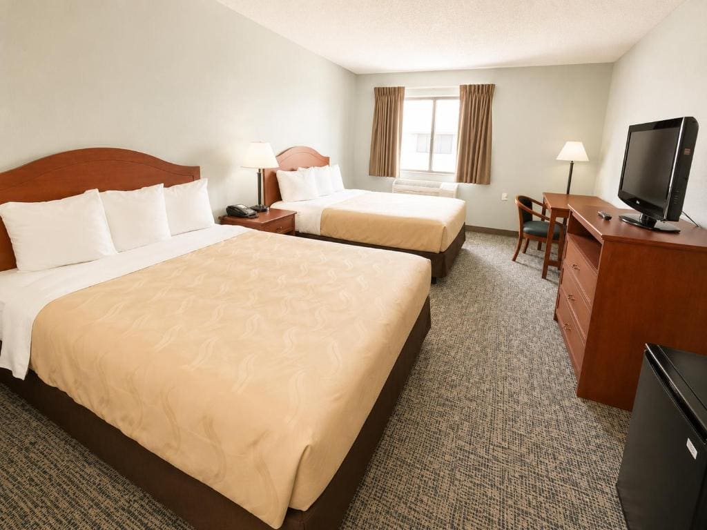 Queen Room with No Elevator Access - Non-Smoking room - Image 1