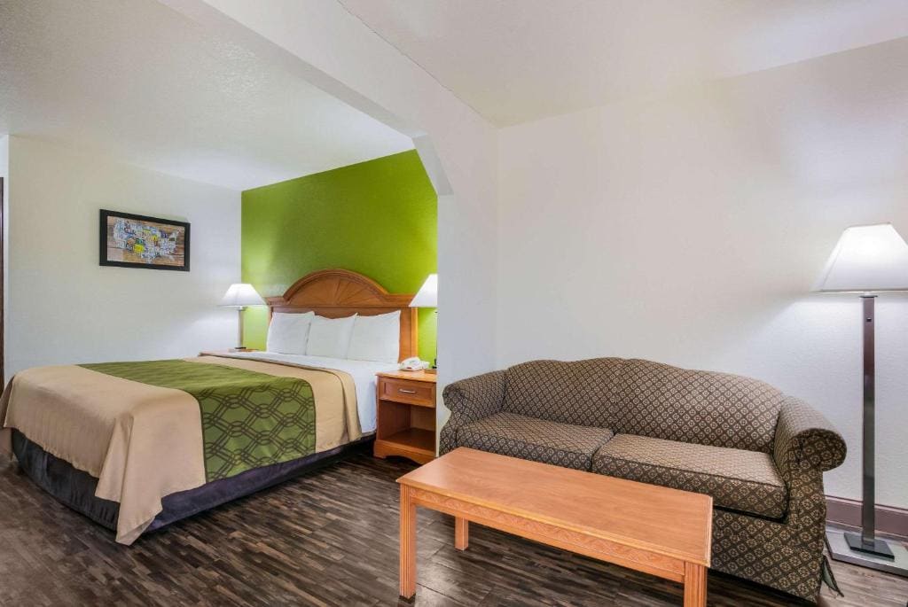 Double Room with Two Double Beds - Smoking room - Image 3