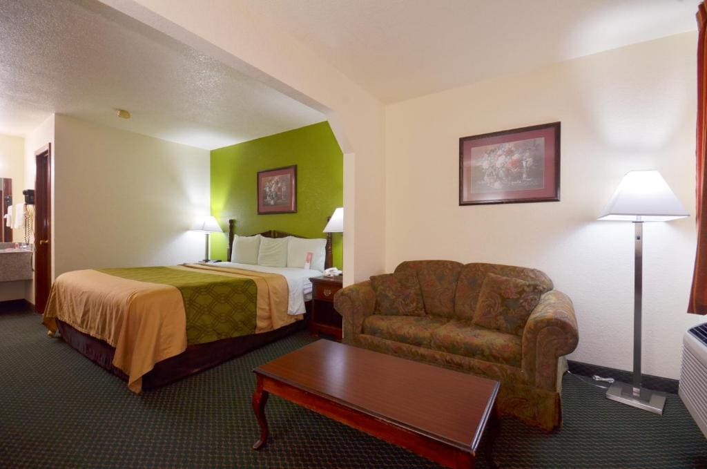 King Suite - Non-Smoking room - Image 3