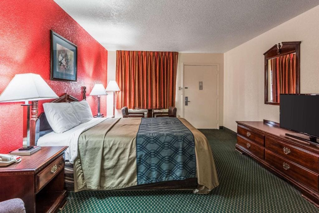 Queen Room - Non-Smoking room - Image 1