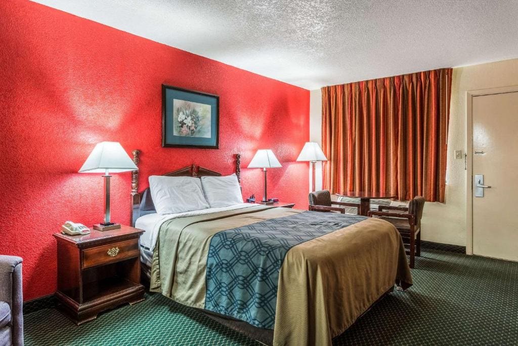 Queen Room - Non-Smoking room - Image 3