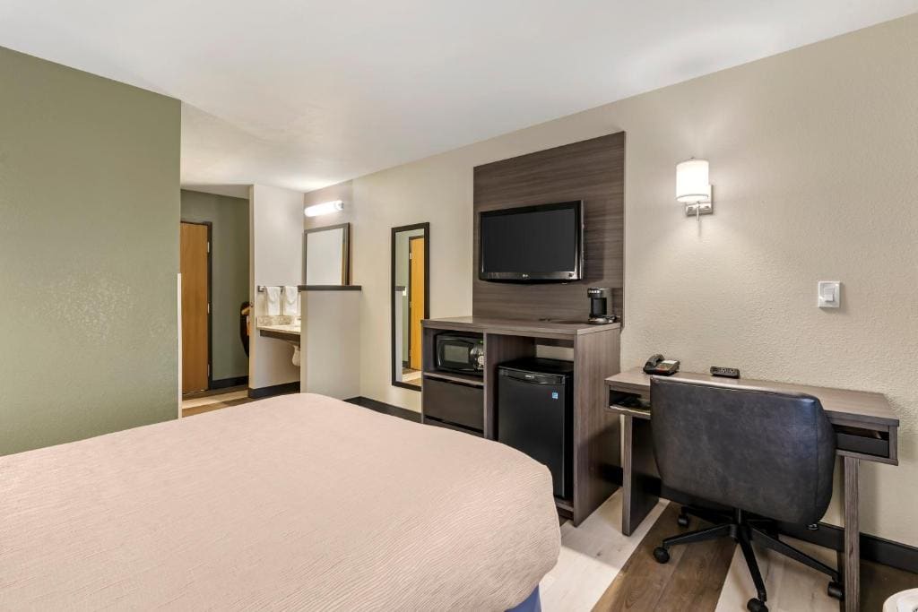 Queen Room - Non Smoking/Ground Floor room - Image 1