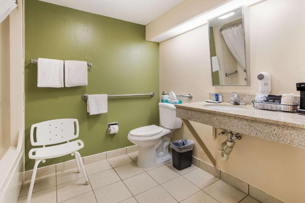 Queen Room - Disability Access/Non-Smoking room - Image 2