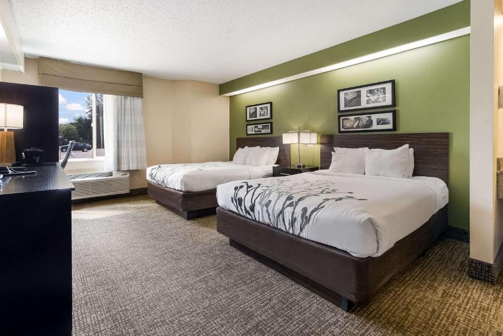Queen Room with Two Queen Beds - Non-Smoking room - Image 1