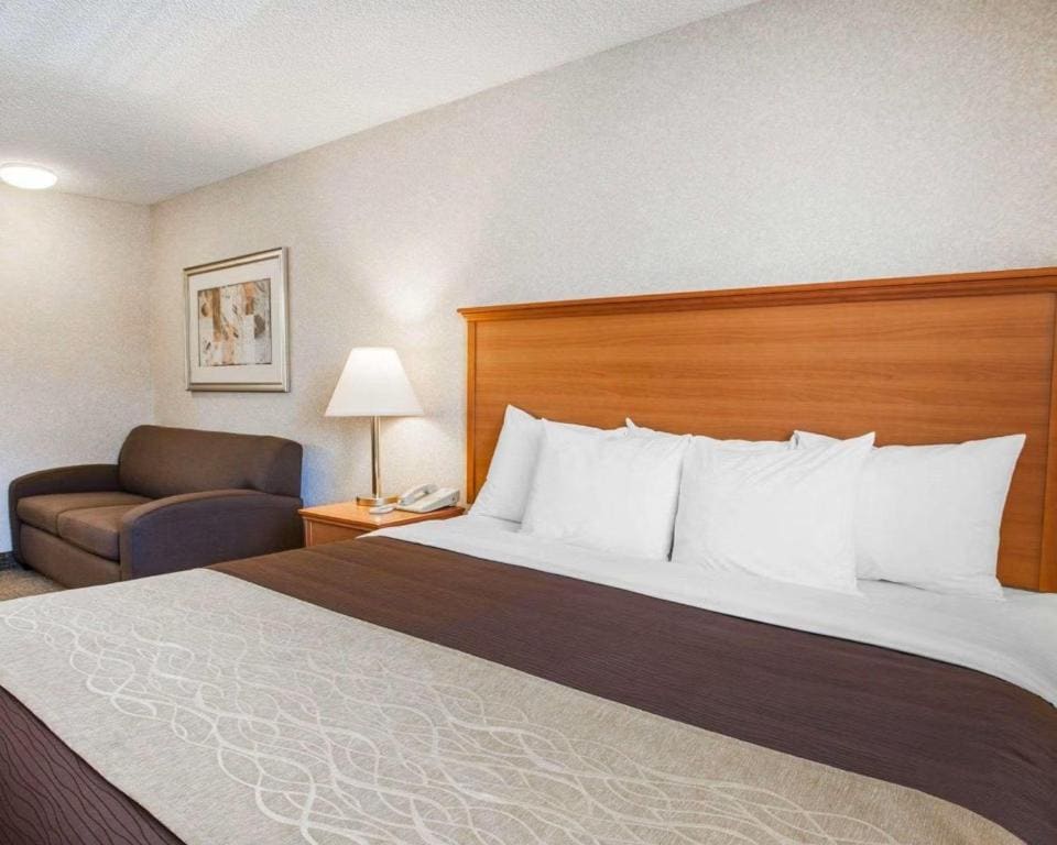 King Suite with Sofa Bed - Non Smoking room - Image 1