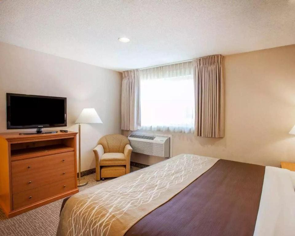 King Room - Disability Access/Non-Smoking room - Image 3