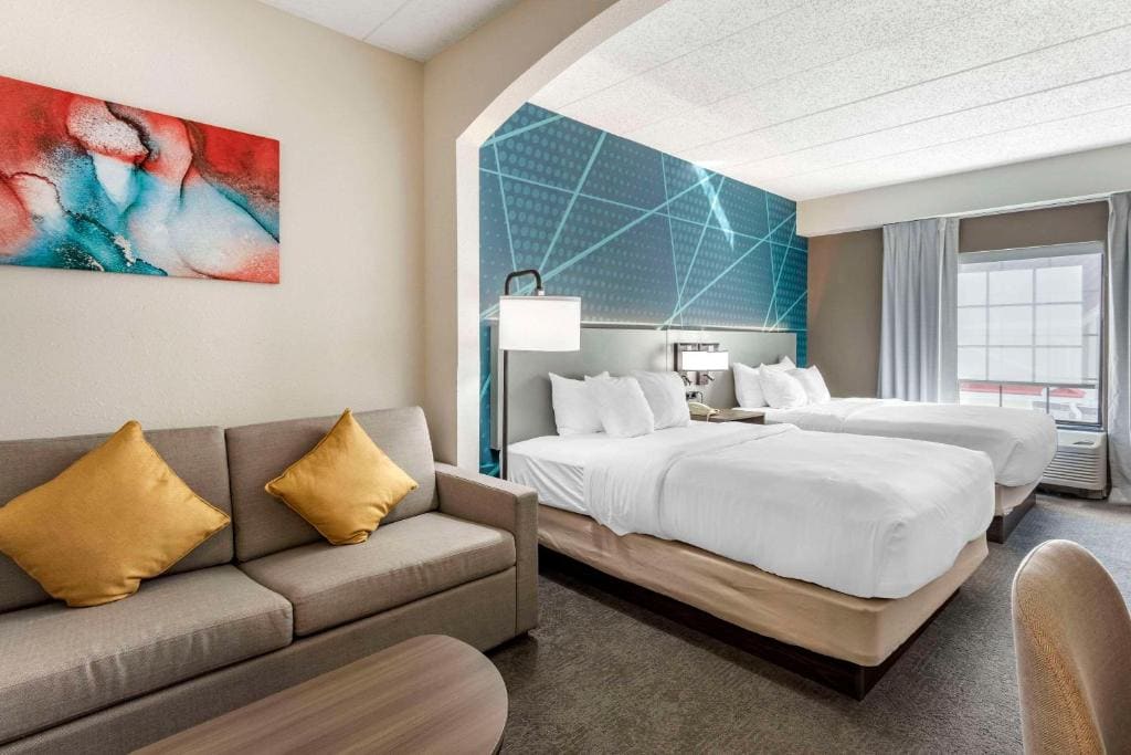 Queen Suite with Two Queen Beds - Non-Smoking room - Image 1
