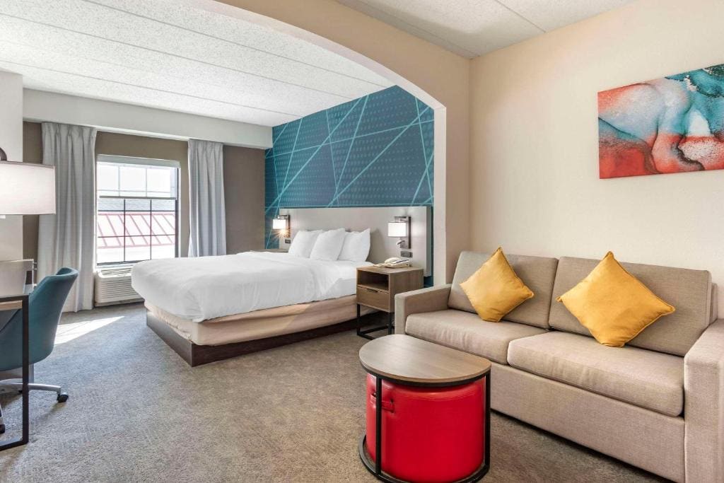 Superior King Suite - Non-Smoking room - Image 3