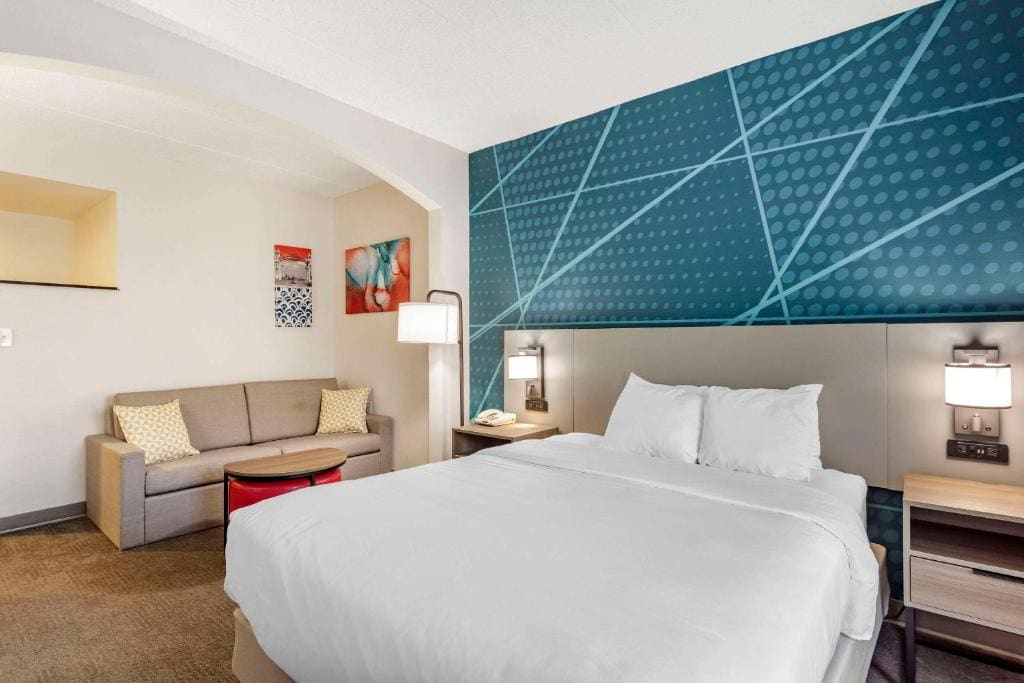 Queen Suite - Disability Access/Non-Smoking room - Image 3