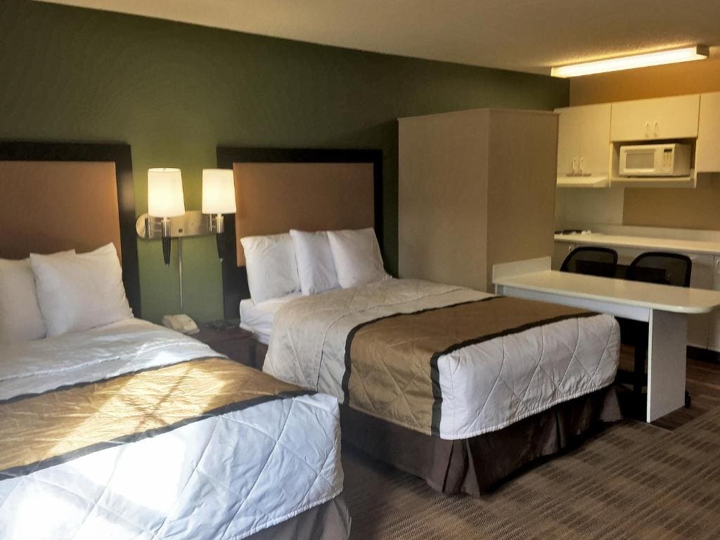 Studio with 2 Double Beds - Non-Smoking room - Image 3