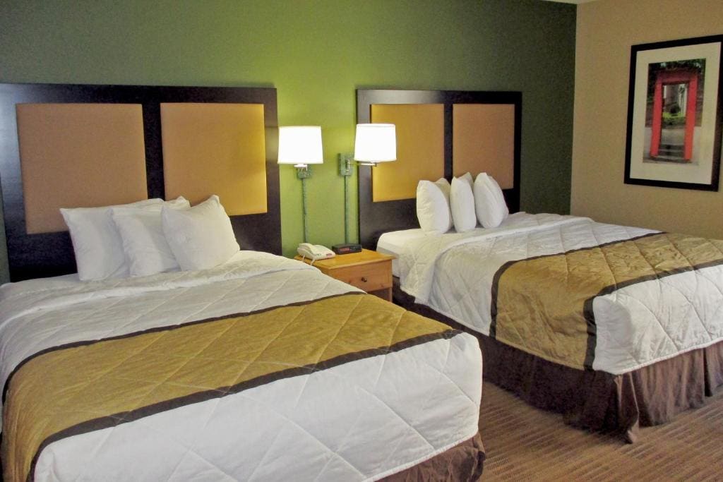 Studio with 2 Queen Beds - Non-Smoking room - Image 2