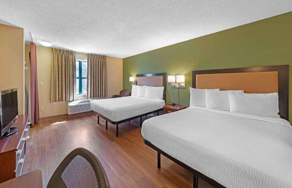 Deluxe Studio with 1 King Bed - Non-Smoking room - Image 1