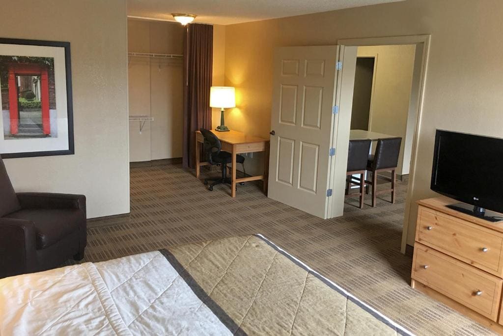 One Bedroom Suite - Non-Smoking room - Image 1