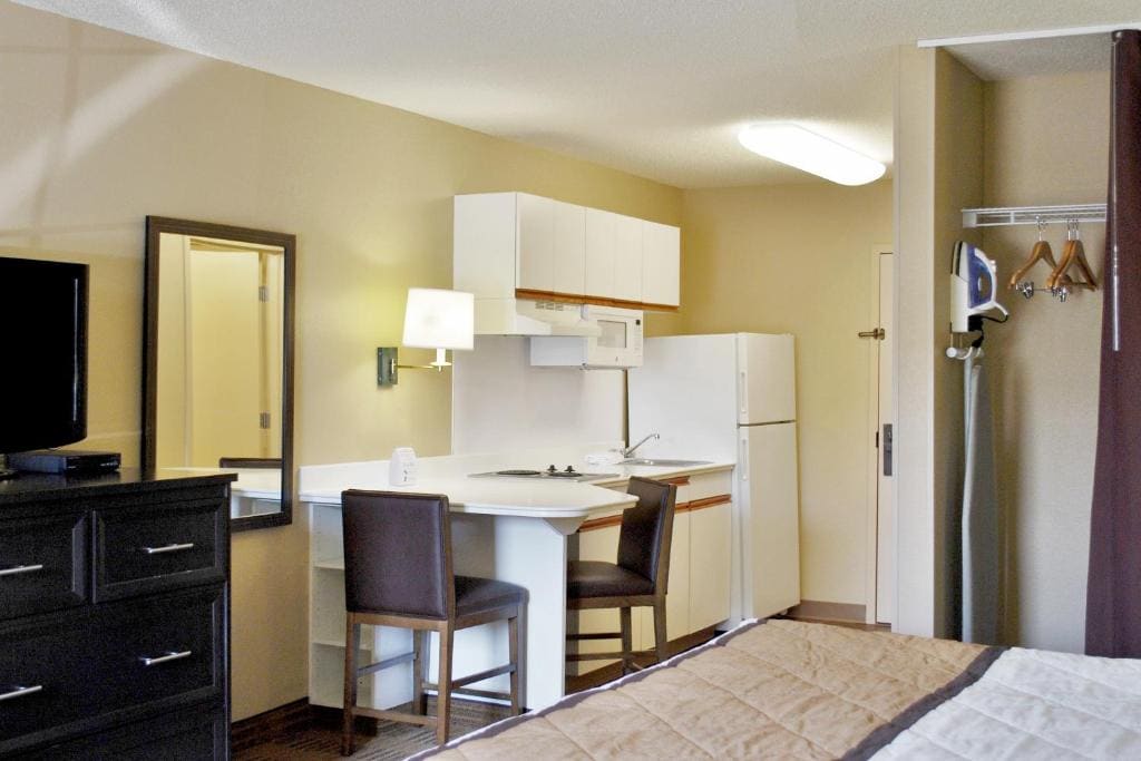 Studio with 1 King Bed - Non-Smoking room - Image 3