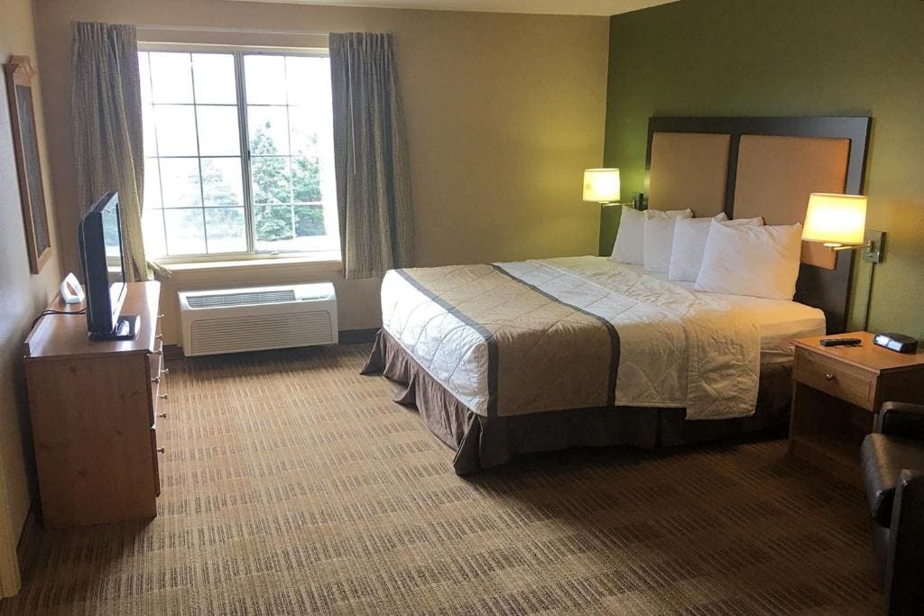One Bedroom Suite - Non-Smoking room - Image 2
