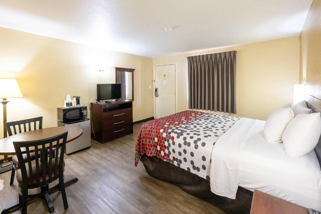 Queen Room - Accessible/Nonsmoking room - Image 1