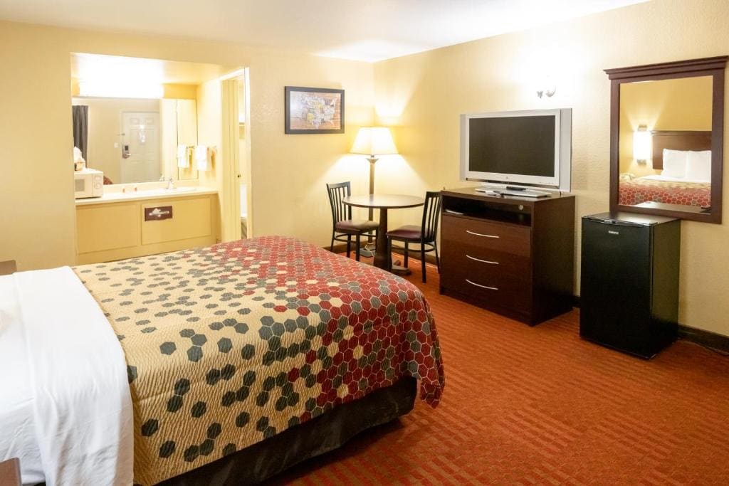 Double Room with Two Double Beds - Non-Smoking room - Image 2