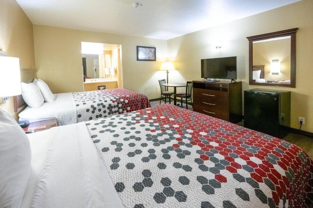 Queen Room with Two Queen Beds - Non-Smoking room - Image 1