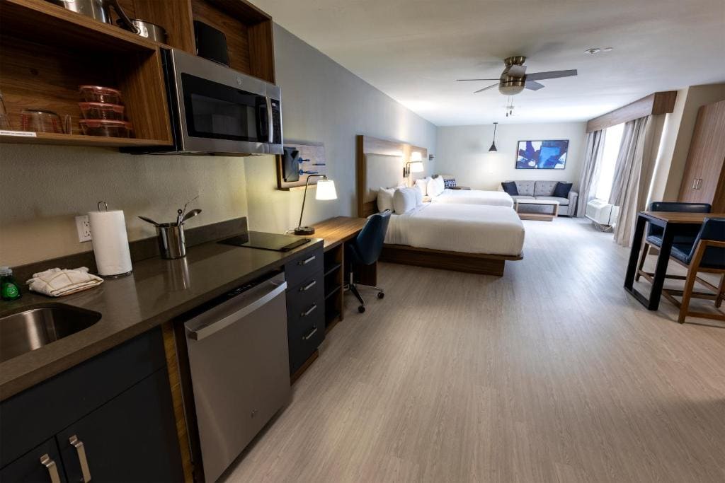 King Room with Two King Beds - Kitchenette room - Image 3
