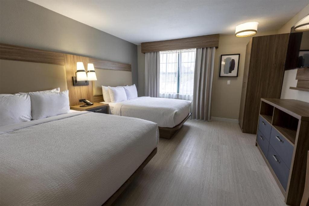 Studio with Two Queen Beds - Kitchenette - Non-Smoking room - Image 2