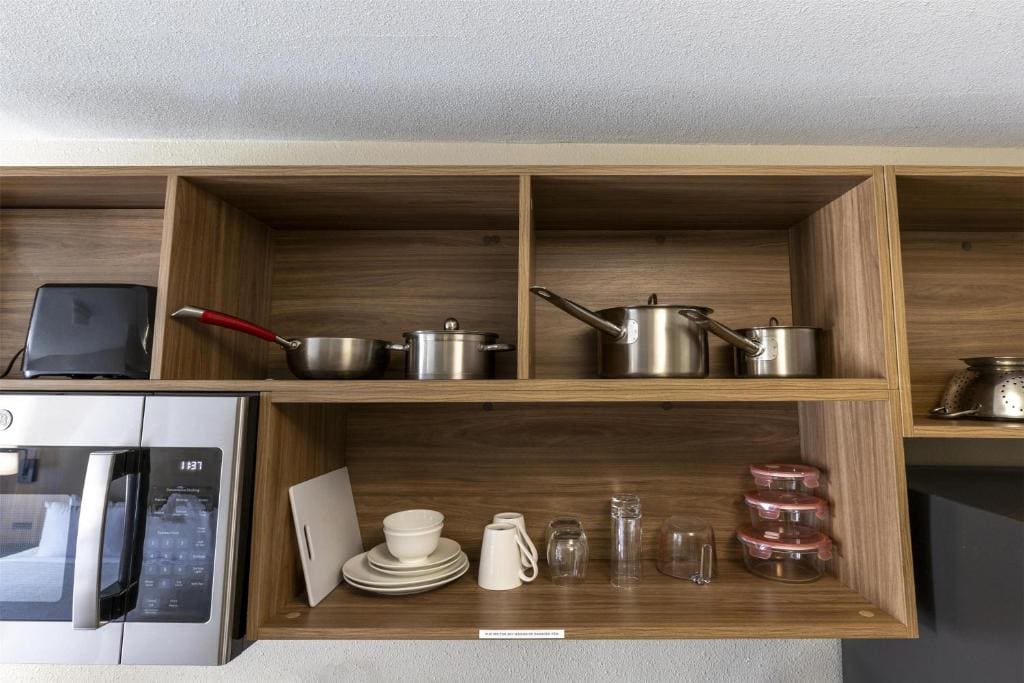 Queen Studio - Kitchenette - Disability Access room - Image 3