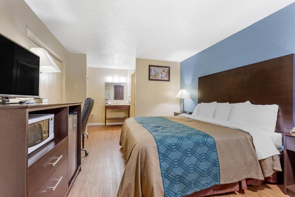 Standard King Room - Non-Smoking room - Image 3