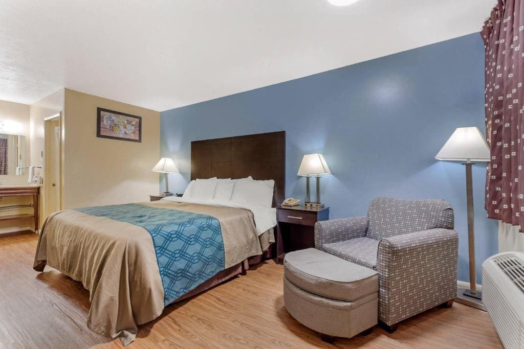 Standard King Room - Non-Smoking room - Image 2