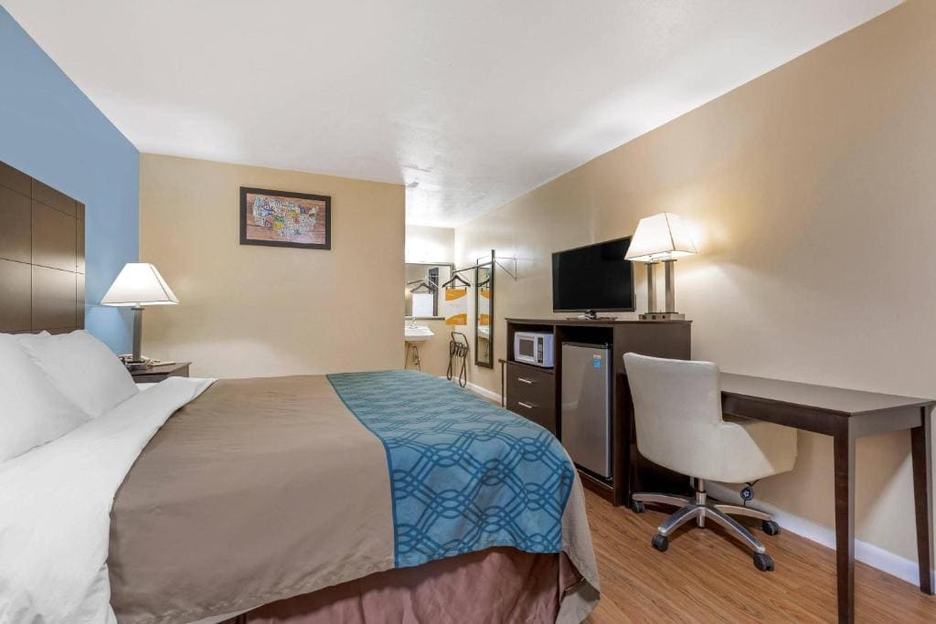 King Room - Accessible/Non-Smoking room - Image 2