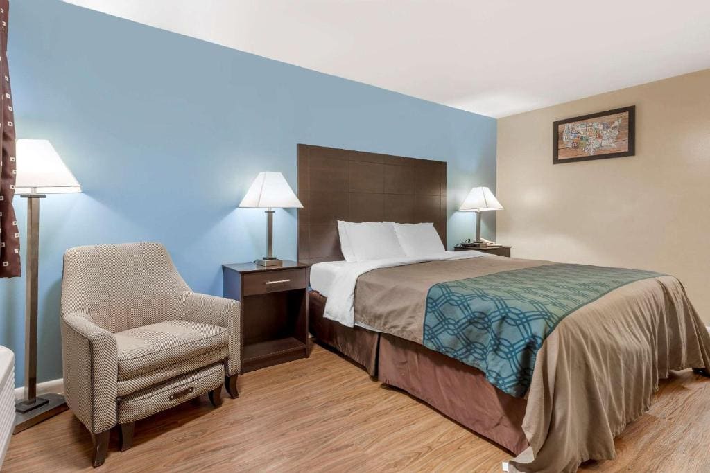 Queen Room - Non-Smoking room - Image 1