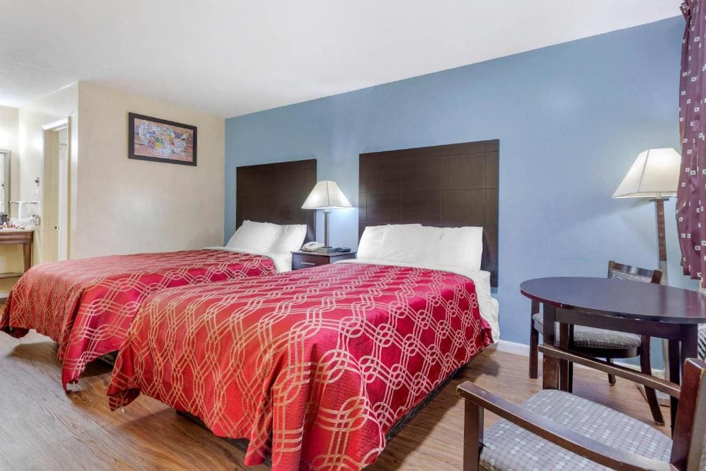 Standard Room with Two Double Beds - Non-Smoking room - Image 3
