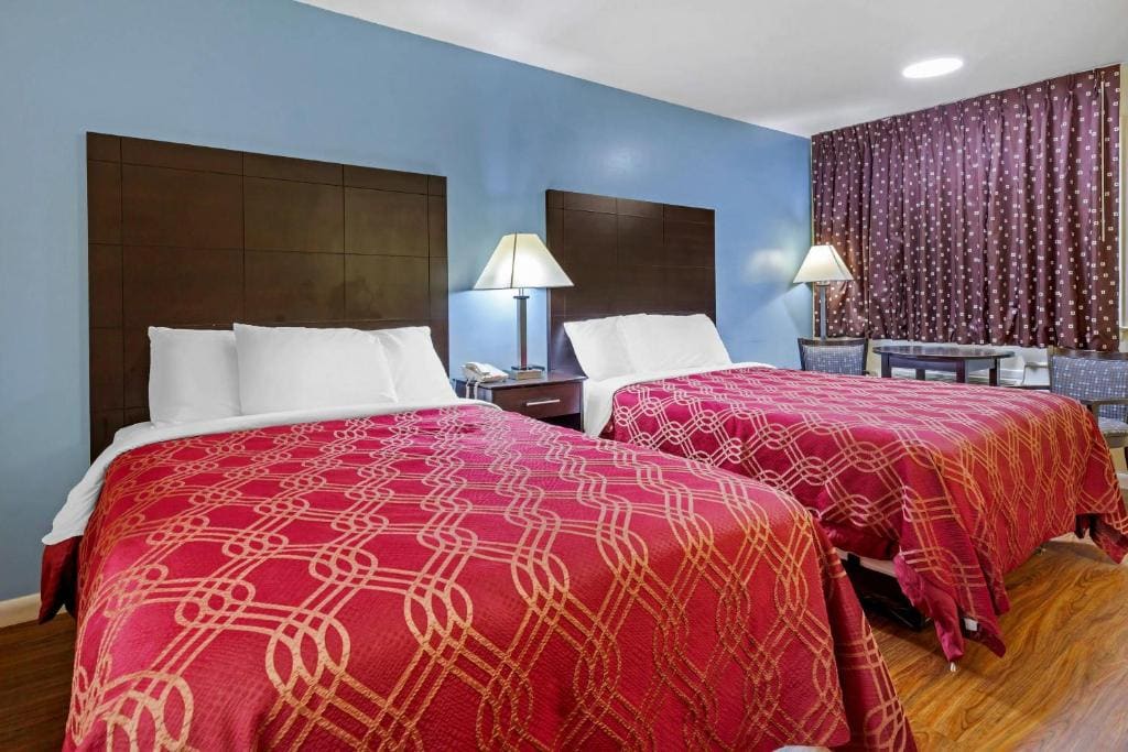 Standard Room with Two Double Beds - Non-Smoking room - Image 2