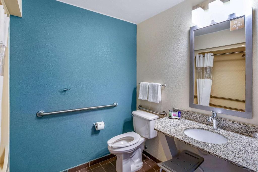 Queen Room - Disability Access/Non-Smoking room - Image 2