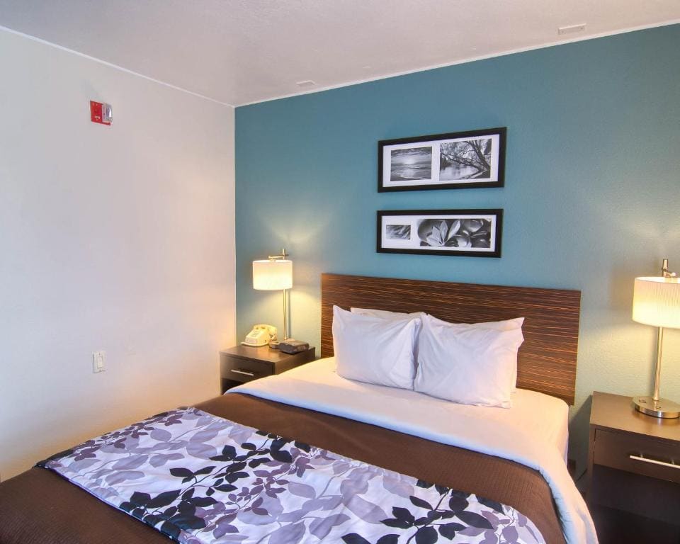 Queen Room - Non-Smoking room - Image 3