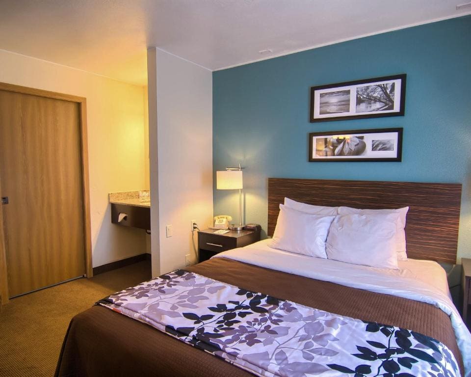 Queen Room - Non-Smoking room - Image 2