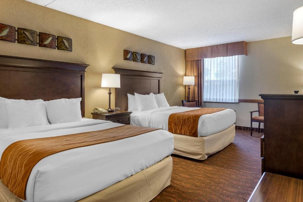 Queen Room with Two Queen Beds - Non-Smoking room - Image 1