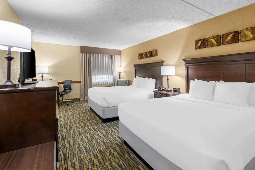Standard Queen Room with Two Queen Beds - Non-Smoking room - Image 1