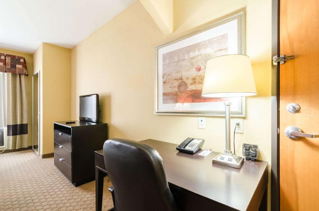 Executive King Suite - Non-Smoking room - Image 3