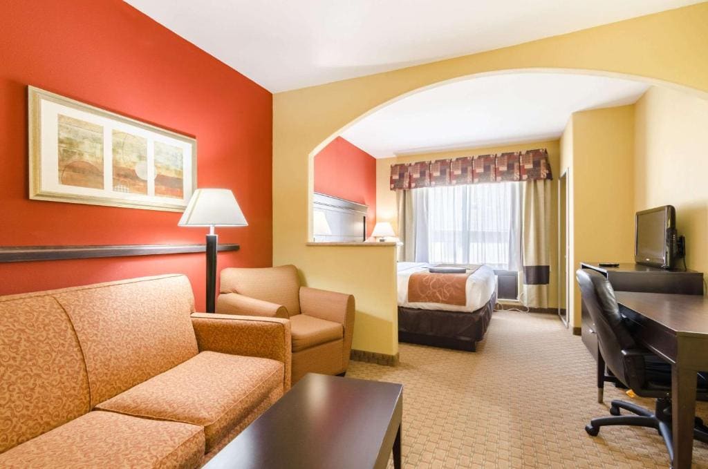 King Suite - Non-Smoking room - Image 3