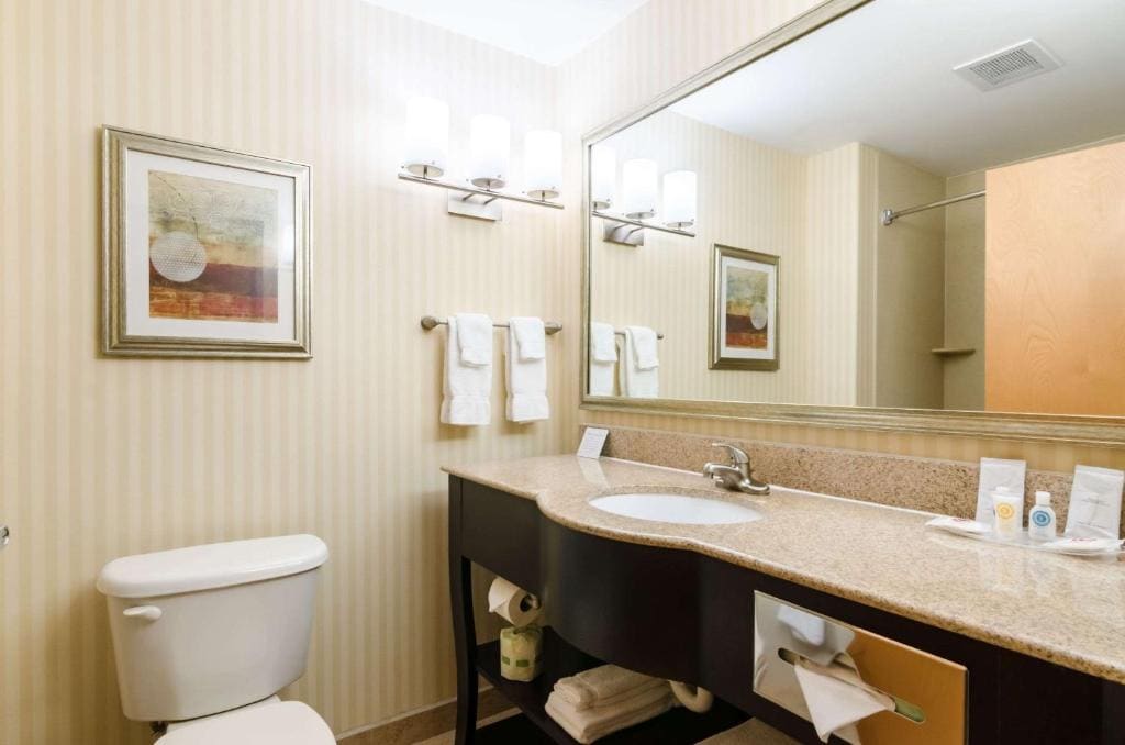 King Suite - Non-Smoking room - Image 2