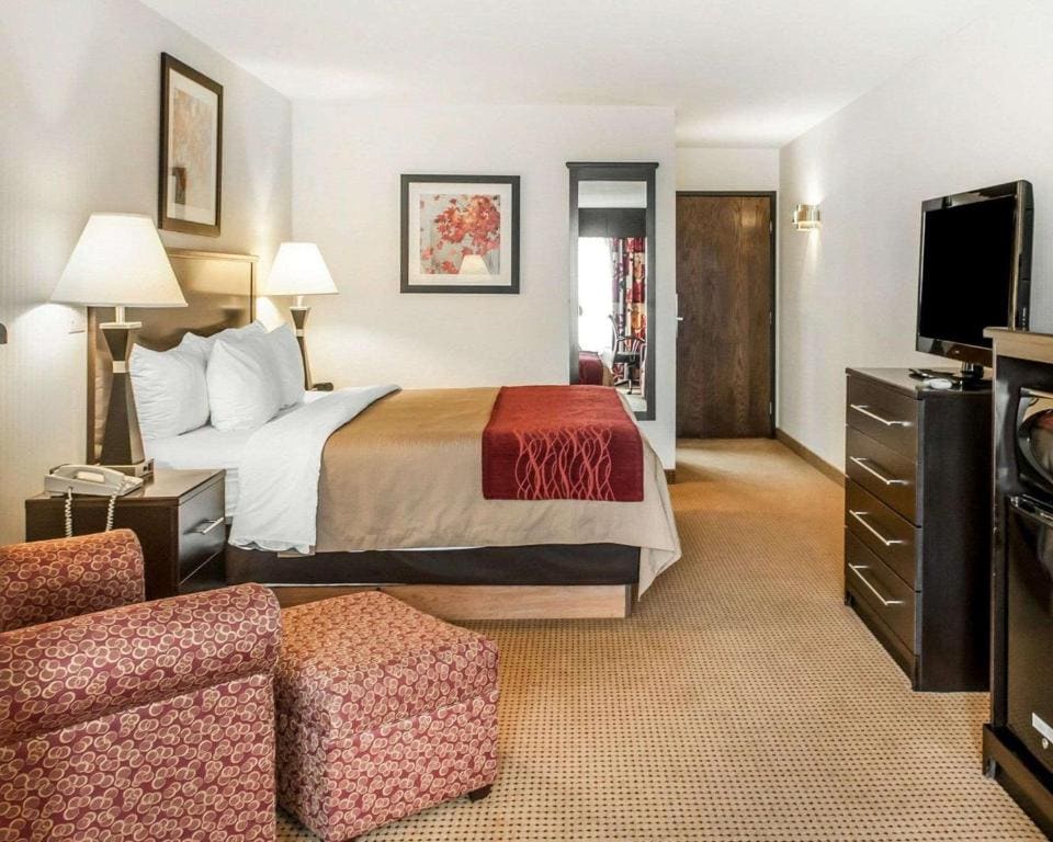 King Suite - Non-Smoking room - Image 1