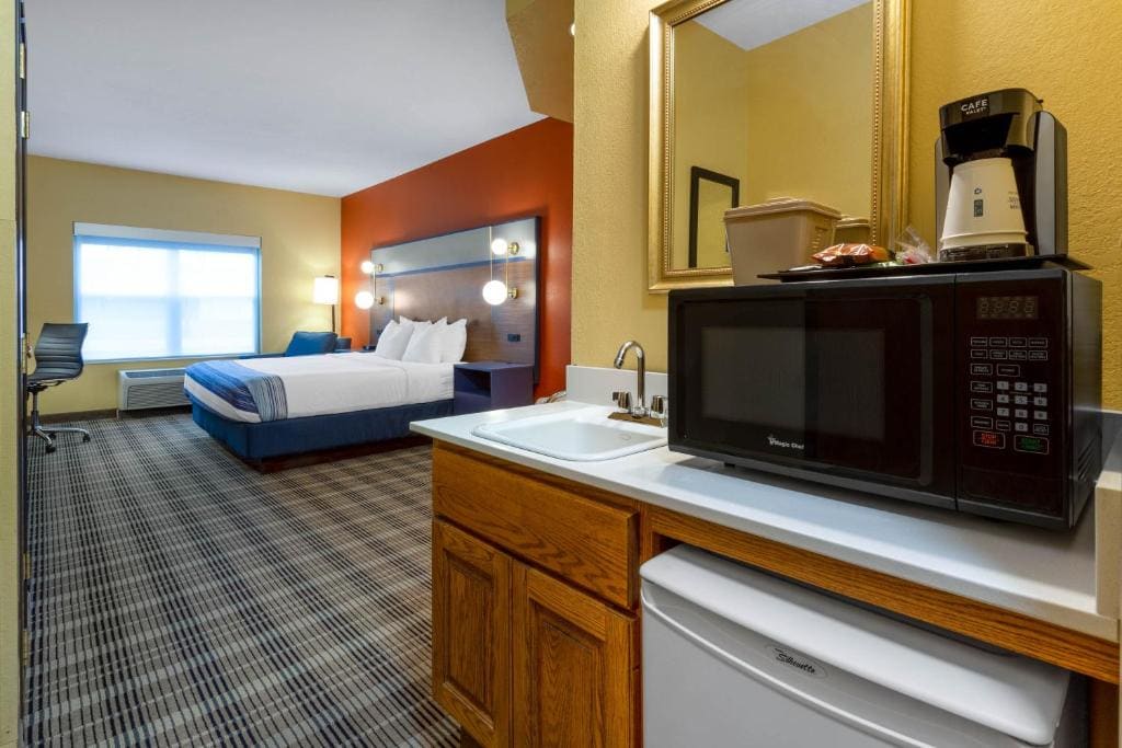 King Room - Non-Smoking room - Image 2