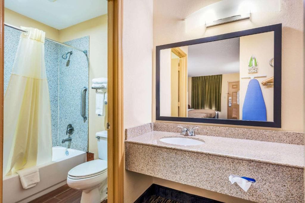 Queen Room - Non-Smoking room - Image 2