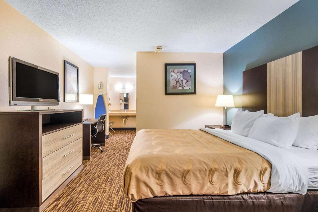 Queen Room - Non-Smoking room - Image 1