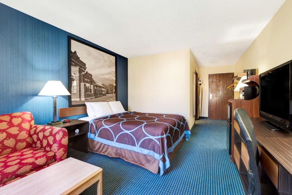 Queen Room - Disability Access - Non-Smoking room - Image 1