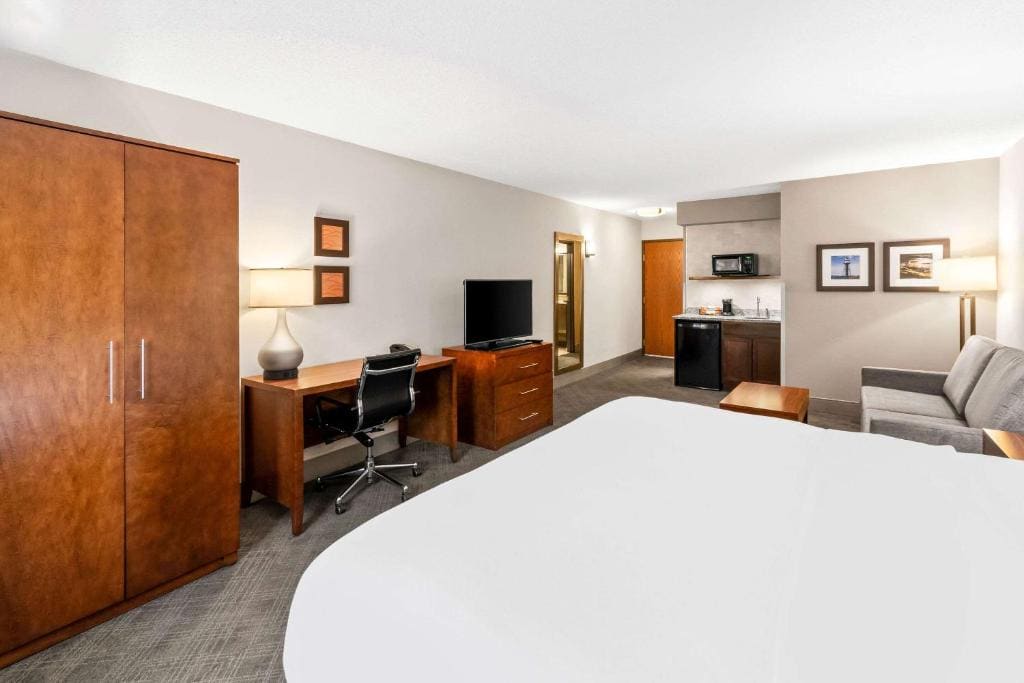 King Suite room - Image 2