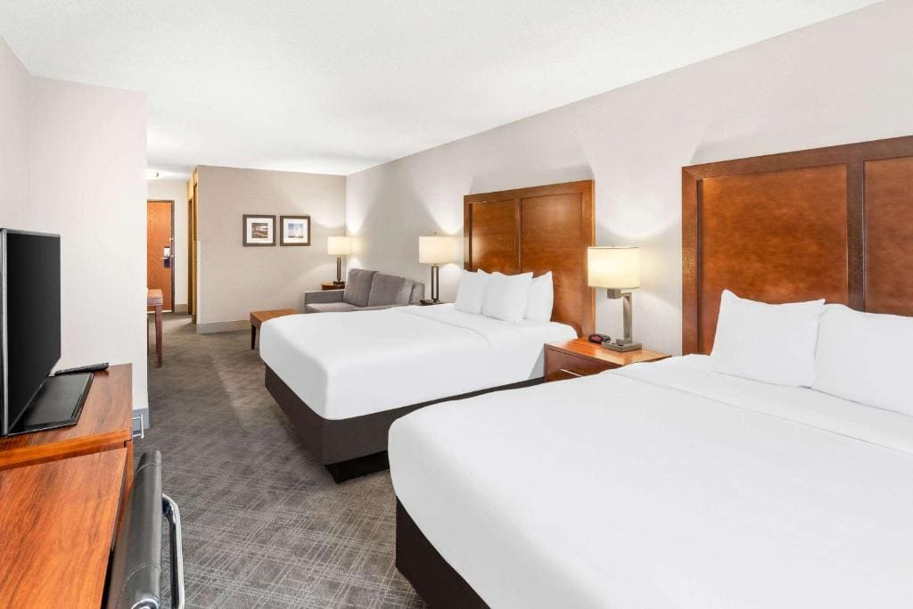 Superior Queen Suite with Two Queen Beds - Non-Smoking room - Image 1