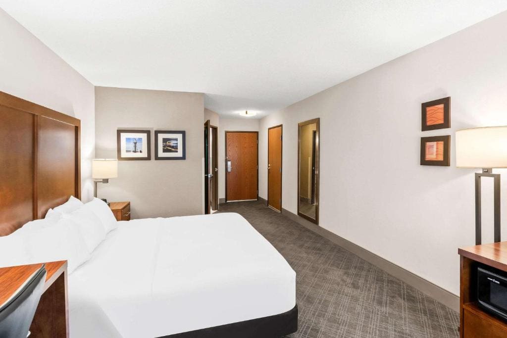 King Room - Accessible/Non-Smoking room - Image 2