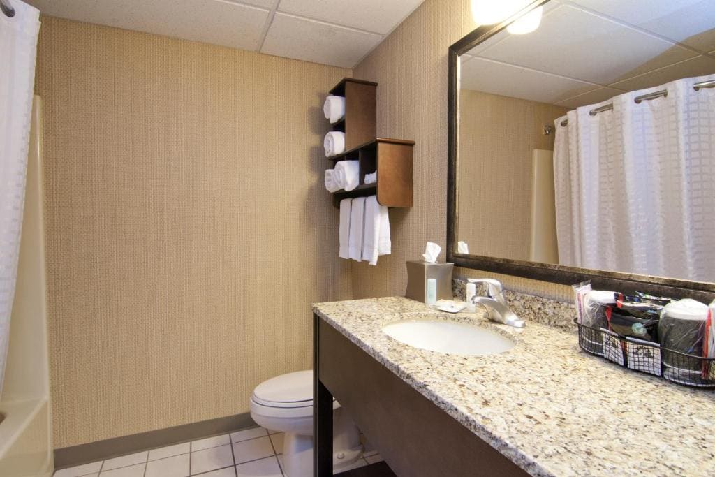 Superior Queen Suite with Two Queen Beds - Non-Smoking room - Image 3